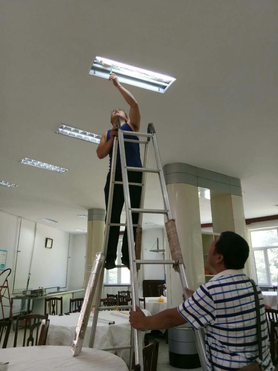 1535615484435062625.jpg 照明系统维修现场_副本.jpg