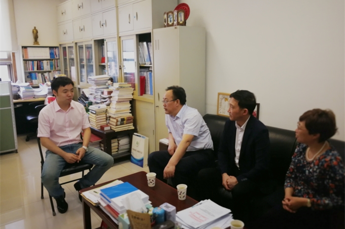 蒋明虎一行到高等教育司理工科教育处走访_副本.jpg