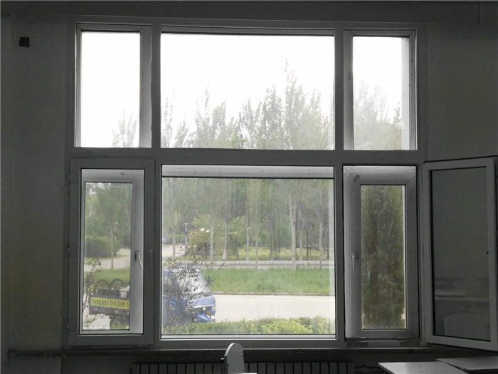 二教一楼窗户加装后.jpg